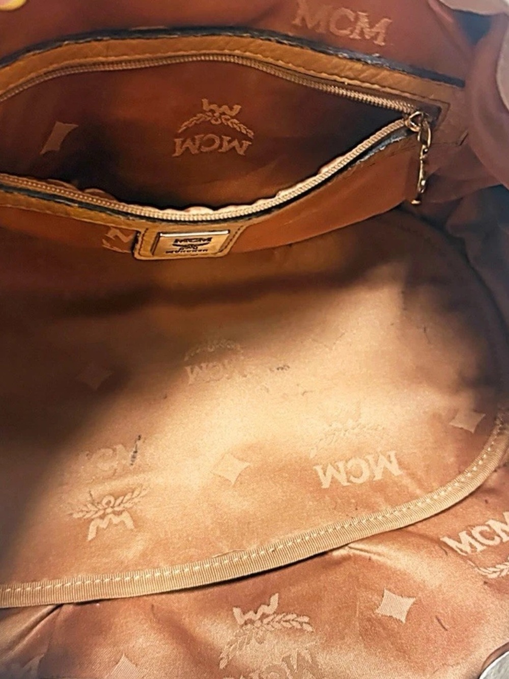 MCM Beige Drawstring Leather Tote Bag with Tan Trim - Picture 2 of 4